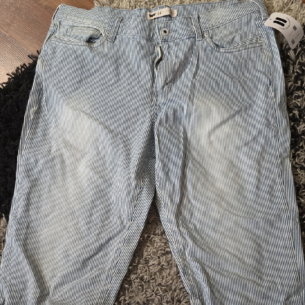 Levi's women’s White and Blue Striped Relaxed Jeans capris